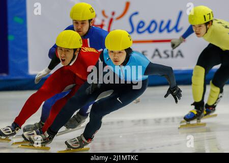 Sep 24, 2009-Seoul, South Korea-Cho Simon, front, of USA competes in the Men 500-meters heats of the ISU World Cup Short Track speed Skating Championship 2009/ 2010 on September 24, 2009, South Korea. Stock Photo