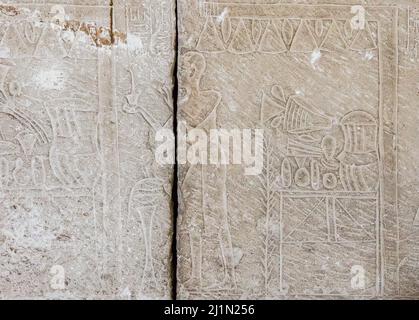 Cairo, Egyptian Museum, tomb of Harmin, a large relief : Third register, men in kiosks are bringing offerings. Stock Photo