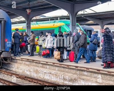 Bucharest, Romania - 03.18.2022: Crowd of people on the railway platform at the North Train Station in Bucharest. Stock Photo