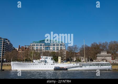 London HQS Wellington - moored on the River Thames.  The ship originally built in 1934 as HMS Wellington and last Grimsby Class sloop Stock Photo