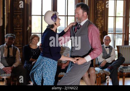 Sachsen, Germany. 27th Mar, 2022. Dancers of the swing club Lindyhop Zwickau e. V. present dances of the 1920s. For the event 'Belebtes Schloss' this time was remembered. Credit: Sebastian Willnow/dpa-Zentralbild/dpa/Alamy Live News