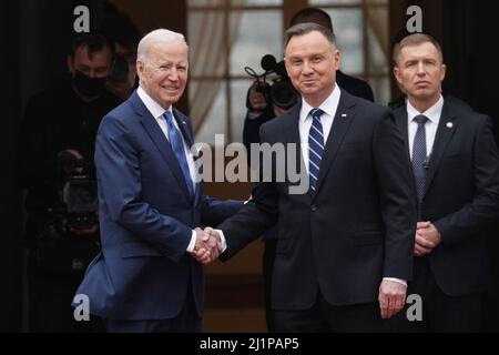 (220327) -- WARSAW, March 27, 2022 (Xinhua) -- U.S. President Joe Biden (L, front) attends a welcome ceremony held by Polish President Andrzej Duda (R, front) in Warsaw, Poland, March 26, 2022. (Photo by Andrzej Hulimka/Xinhua) Stock Photo