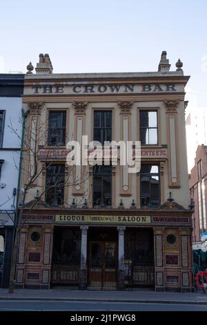The exterior of the Crown Bar one of the most famous pubs in Belfast Great Victoria Street, Belfast Northern Ireland Stock Photo