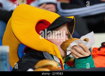 Sinsheim, Germany. 26th Mar, 2022. Fan with Bratwurst, Currywurst in the friendly match GERMANY - ISRAEL 2-0 Preparation for World Championships 2022 in Qatar ,Season 2021/2022, on Mar 26, 2022  in Sinsheim, Germany.  © Peter Schatz / Alamy Live News Credit: Peter Schatz/Alamy Live News Stock Photo