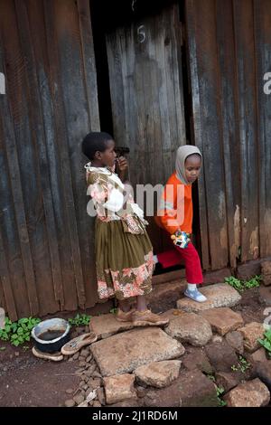 Brother and sister playing, Majengo slum, Meru Stock Photo