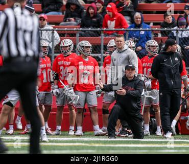 Ohio State head coach Nick Myers, right, congratulates Tre Leclaire (14 ...