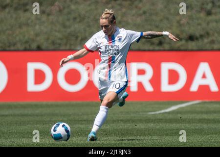 OL Reign midfielder Jess Fishlock (10) during a NWSL match against the Angel City FC, Saturday, March 26, 2022, at the Titan Stadium, in Fullerton, CA Stock Photo