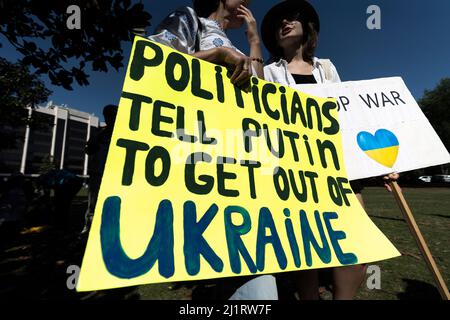 Orlando, USA. 24th Mar, 2022. Ukraine supporters holding signs during a rally in Lake Eola Park in Orlando, Florida on March 27, 2022. The rally held to condemn President Vladimir Putin and Russia's invasion of Ukraine. Ukrainian President Volodymyr Zelensky called Ukrainians to fight back against the Russian invaders. (Photo by Ronen Tivony/Sipa USA) *** Please Use Credit from Credit Field *** Credit: Sipa USA/Alamy Live News Stock Photo