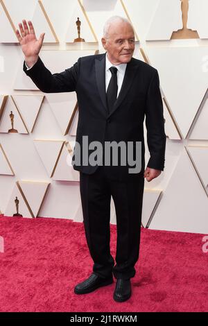 Los Angeles, USA. 27th Mar, 2022. Sir Anthony Hopkins walking on the red carpet at the 94th Academy Awards held at the Dolby Theatre in Hollywood, CA on March 27, 2022. (Photo by Sthanlee B. Mirador/Sipa USA) Credit: Sipa USA/Alamy Live News Stock Photo