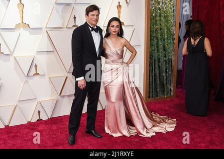 Los Angeles, USA. 27th Mar, 2022. Ashton Kutcher and Mila Kunis walking on the red carpet at the 94th Academy Awards held at the Dolby Theatre in Hollywood, CA on March 27, 2022. (Photo by Sthanlee B. Mirador/Sipa USA) Credit: Sipa USA/Alamy Live News Stock Photo