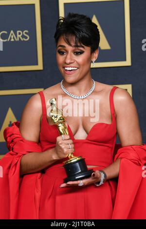 Los Angeles, USA. 27th Mar, 2022. Ariana Debose posing on the stage in the press room after winning the Best Supporting Actress Award at the 94th Academy Awards held at the Dolby Theatre in Hollywood, CA on March 27, 2022. (Photo by Sthanlee B. Mirador/Sipa USA) Credit: Sipa USA/Alamy Live News Stock Photo