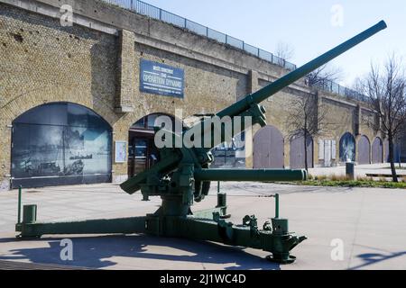 WWII Schneider 90mm gun, Museum of Dynamo Operation, Dunkirk, Nord, Hauts-de-France, France Stock Photo