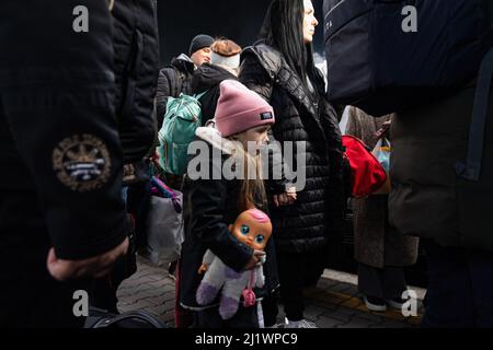 Kyiv, Ukraine. 26th Mar, 2022. A woman seen with her child at Kyiv Railway Station as they wait to board a train. Amid the intensified Russian offensive encircling the capital city of Ukraine, Kyiv, numerous homes have been destroyed by Russian shelling as the UN says 6.5m were displaced inside the country and over 3.2 million refugees have been fled from the war crisis, according to the figure, nearly 30% of displacement had come from Kyiv. Credit: SOPA Images Limited/Alamy Live News Stock Photo