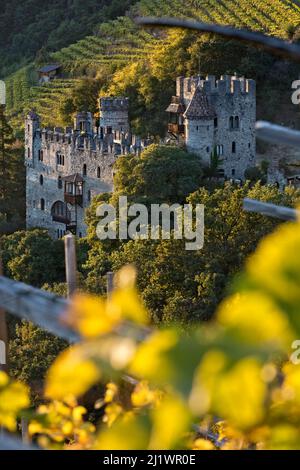 Fontana Castle/Brunnenburg houses the Agricultural Museum and a memorial to the poet Ezra Pound. Tirol/Tirolo, Bolzano province, Alto-Adige, Italy. Stock Photo