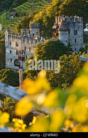 Fontana Castle/Brunnenburg houses the Agricultural Museum and a memorial to the poet Ezra Pound. Tirol/Tirolo, Bolzano province, Alto-Adige, Italy. Stock Photo