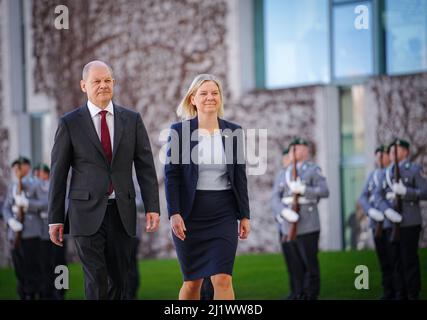 Berlin, Germany. 28th Mar, 2022. Chancellor Olaf Scholz (SPD) receives Magdalena Andersson, Prime Minister of Sweden, with military honors in front of the Federal Chancellery. Credit: Kay Nietfeld/dpa/Alamy Live News Stock Photo