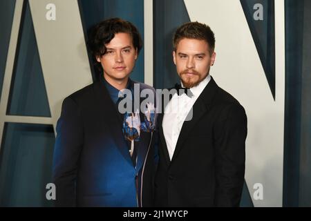 Beverly Hills, USA. 27th Mar, 2022. Cole Sprouse and Dylan Sprouse attends the 2022 Vanity Fair Oscar Party at the Wallis Annenberg Center for the Performing Arts on March 27, 2022 in Beverly Hills, California. Photo: Casey Flanigan/imageSPACE/Sipa USA Credit: Sipa USA/Alamy Live News Stock Photo