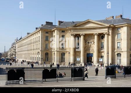 Paris, France - MARCH 21; 2022: Law Faculty building of Sorbonne (Faculte de Droit), University of Paris with students and at the background the Eiffe Stock Photo