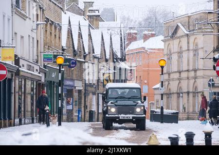 the centre of cirencester town in a heavy winter snowfall. Stock Photo