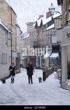 the centre of cirencester town in a heavy winter snowfall. Stock Photo