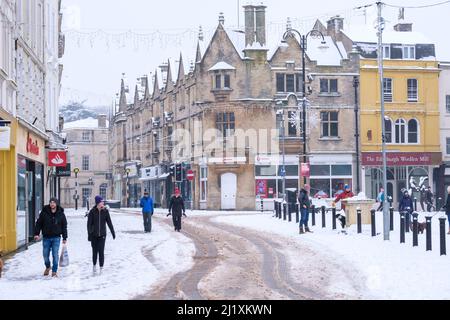 the centre of cirencester town in a heavy winter snowfall. Stock Photo