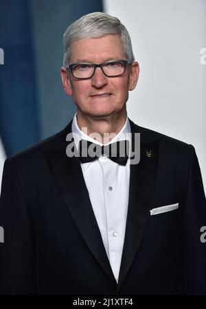 Beverly Hills, United States. 28th Mar, 2022. Apple CEO Tim Cook arrives for the Vanity Fair Oscar Party at the Wallis Annenberg Center for the Performing Arts in Beverly Hills, California on Sunday, March 27, 2022. Photo by Chris Chew/UPI Credit: UPI/Alamy Live News Stock Photo
