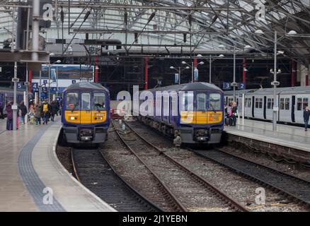 Northern rail class 319 electric multiple unit trains 319376 / 319377 at  Liverpool Lime Street  railway station Stock Photo