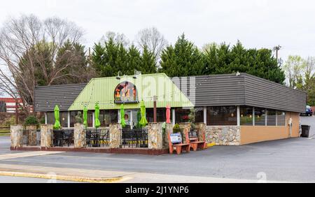 VALDESE, NC, USA-24 MARCH 2022: Los Compadres Mexican Restaurant, on Main Street, with colorful outdoor dining. Stock Photo