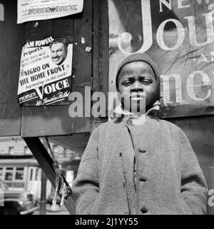 Newsboy, Harlem, New York City, New York, USA, Gordon Parks, U.S. Farm Security Administration/U.S. Office of War Information, May 1943 Stock Photo