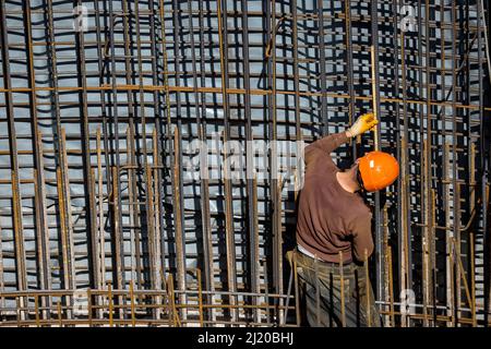 22.03.2022, Germany, North Rhine-Westphalia, Essen - Construction industry, construction workers work on a construction site. Iron trusses is a job ti Stock Photo