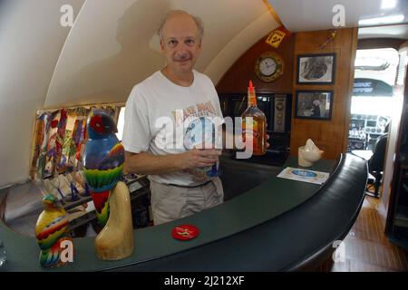 INTERIOR OF LIVING AREA WITH OWNER DAVE DRIMMER AT THE BAR. THE PLANE BOAT IS A BOAT MADE FROM THE LAND BASED AIRCRAFT  ( BOEING 307 STRATOLINER ) PREVIOUSLY OWNED BY HOWARD HUGHES.FT. LAUDERDALE.USA.  PICTURE: GARY ROBERTS Stock Photo