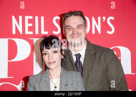 NEW YORK, NEW YORK - MARCH 28: David Harbour and Lily Allen attend 'Plaza Suite' Opening Night on March 28, 2022 in New York City. Stock Photo