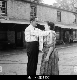 MARLON BRANDO and MAUREEN STAPLETON on set location candid during filming of THE FUGITIVE KIND 1960 director SIDNEY LUMET play Tennessee Williams screenplay Tennessee Williams and Meade Roberts Pennebaker  Productions / United Artists Stock Photo