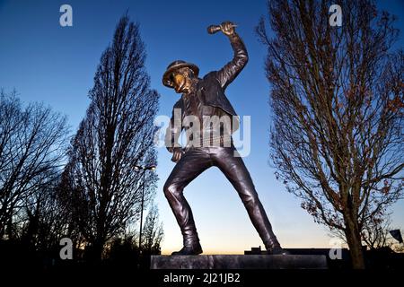 Bronze sculpure of Udo Lindenberg in his home town Gronau, Germany, North Rhine-Westphalia, Muensterland, Gronau Stock Photo