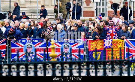 London, UK, 29th March, 2022. Public at the Memorial Service of Thanksgiving for the life of Prince Philip, Duke of Edinburgh at Westminster Abbey in London, UK. (Photo by DPPA/Sipa USA) Credit: Sipa US/Alamy Live News