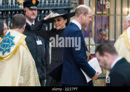 Westminster Abbey, London, UK. 29th March 2022.HRH Prince William, Duke of Cambridge and Catherine, Duchess of Cambridge, leave at Westminster Abbey following the Service of Thanksgiving for the life of HRH The Prince Philip, Duke of Edinburgh, who died at Windsor Castle last year. Amanda Rose/Alamy Live News Stock Photo