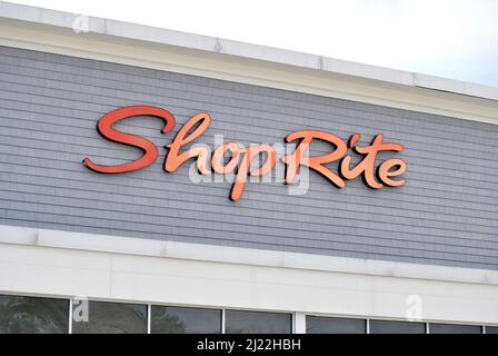 Shop Rite Store-ShopRite is a retailers' cooperative of supermarkets with stores in six states: Connecticut, Delaware, Maryland, New Jersey, New York, Stock Photo