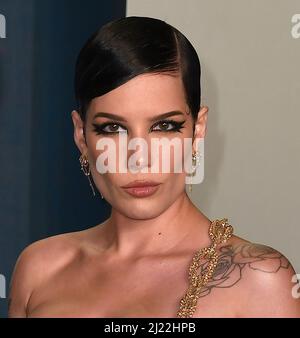 Halsey attends the 2022 Vanity Fair Oscar Party at the Wallis Annenberg