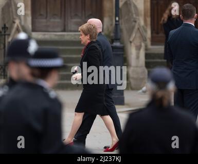 Westminster Abbey, London, UK. 29 March 2022. Guests among the 1800 who attended arrive for the Memorial Service for the Duke of Edinburgh. Nicola Sturgeon, First Minister of Scotland arriving. Credit: Malcolm Park/Alamy Stock Photo