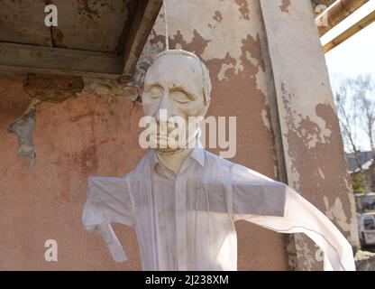An effigy of Russian President Vladimir Putin on a hangman's rope hangs from a building balcony Stock Photo