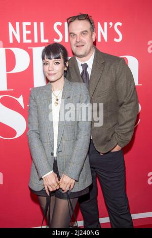 New York, United States. 28th Mar, 2022. David Harbour and Lily Allen attend 'Plaza Suite' Opening Night in New York City. (Photo by Ron Adar/SOPA Images/Sipa USA) Credit: Sipa USA/Alamy Live News Stock Photo