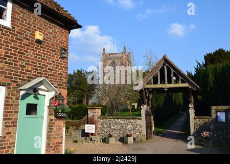 Norman church, Shoreham, Kent's St Peter and St Paul has a square tower and ancient lychgate plus many medieval elements. Close to Mount Vineyard Stock Photo