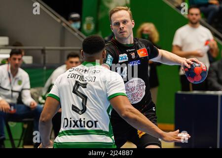 Lisbon, Portugal. 29th Mar, 2022. Edmilson Araujo from Sporting CP (L) and Omar Ingi Magnusson from Magdeburg (R) seen in action during Last 16 EHF European League Handball match between Sporting CP and SC Magdeburg at Pavilhão João Rocha.Final score; Sporting CP 29:29 SC Magdeburg. Credit: SOPA Images Limited/Alamy Live News Stock Photo