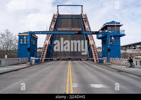 Seattle, USA. 27th Mar, 2022. The Fremont Bridge in Fremont. Stock Photo