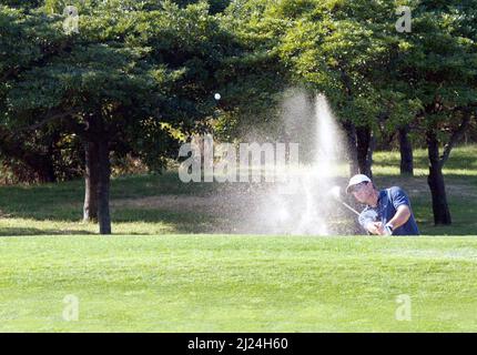 Nov 25, 2004-Seogwipo, South Korea-Nick Faldo try to escape from bunker at a PGA TOUR Championship 1 round eighth greenbunker in Jeju on Nov 25, 2004, South Korea. Stock Photo