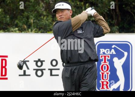 Nov 26, 2004-Seogwipo, South Korea-KJ Choi driver shot play at a PGA TOUR Championship 2 round third T in Jeju Island  on Nov 26, 2004, South Korea. Stock Photo