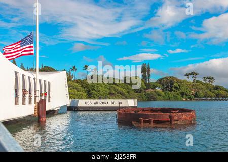 HONOLULU, OAHU, HAWAII, USA - AUGUST 21, 2016: Tourists visiting patriotic memorial monument shipwreck of USS Arizona BB 39 at Pearl Harbor. Sunk on Stock Photo