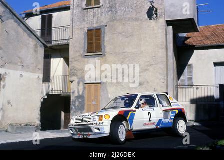 Ari Vatanen (FIN) Terry Harryman (GBR) Peugeot 205 Turbo 16 GrB Peugeot Talbot Sport Stock Photo