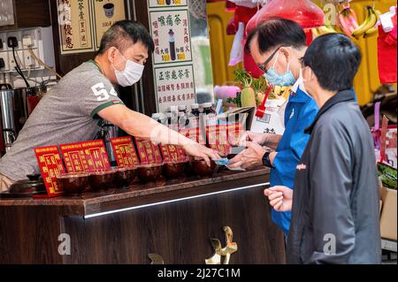 Hong Kong. 30th Mar, 2022. A man dispenses medicinal herbal teas at his shop in North Point. The Hong Kong government has been actively promoting the use of traditional Chinese medicine for the treatment of COVID-19. However, experts are concerned that there isn't enough evidence from controlled peer-reviewed trials on the effectiveness of these treatments for the novel coronavirus. (Credit Image: © Ben Marans/SOPA Images via ZUMA Press Wire) Stock Photo
