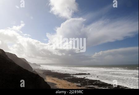 Dramatic sky looking south from above Sandymouth bay along the geologically diverse rugged rocky shore towards Bude.On the Atlantic coast of north Cor Stock Photo